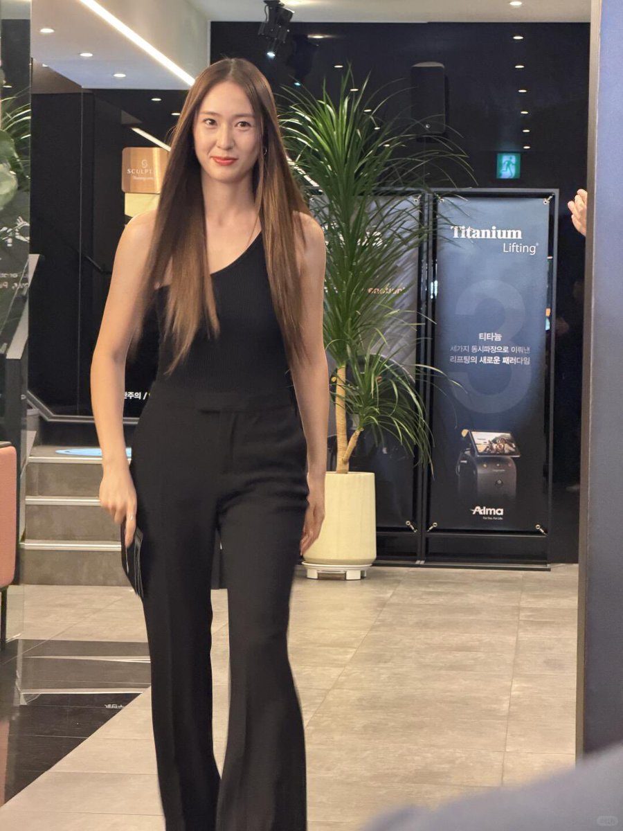 krystclass's tweet photo. 260313 Krystal x Skinceuticals
cr. 小博的退休生活

#KRYSTAL #크리스탈 #정수정 https://t.co/o0Cp42TGn3