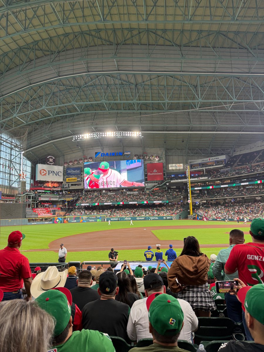 supa_twinks's tweet photo. @DaikinPark and @astros were an amazing host for the #WorldBaseballClassic such a good time! https://t.co/OVMgovdAus
