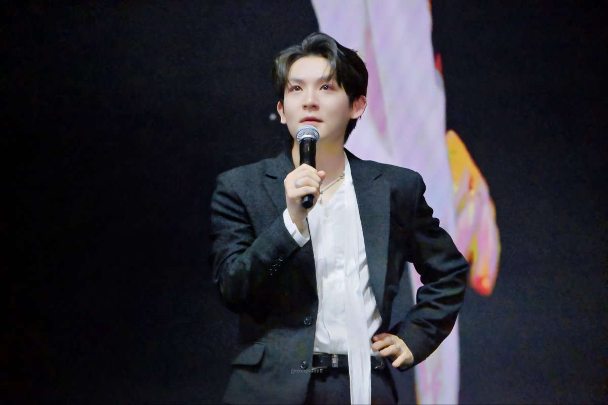 TEEN TOP IN TAIPEI ENCORE LIVE
/
劉昌炫的手臂感覺有點東西
/
#틴탑 #유창현 #리키
#teentop #ricky