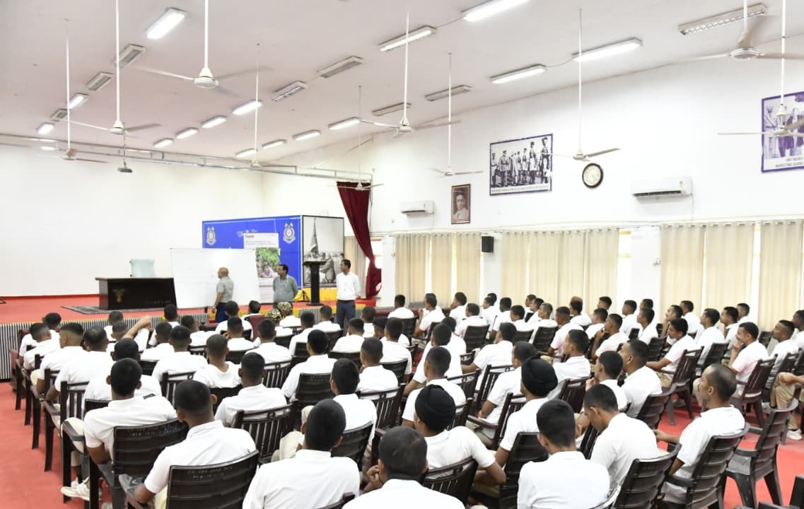 दिनांक 14/03/26 को ग्रुप केन्द्र प्रथम केरिपुबल अजमेर के मनोरंजन कक्ष में कैनरा बैंक द्वारा CAPSP की जानकारी प्रदान की गई । साथ ही Cyber fraud और ATM card से हो रही धोखाधड़ी से बचने के उपाय भी बताये गये ।