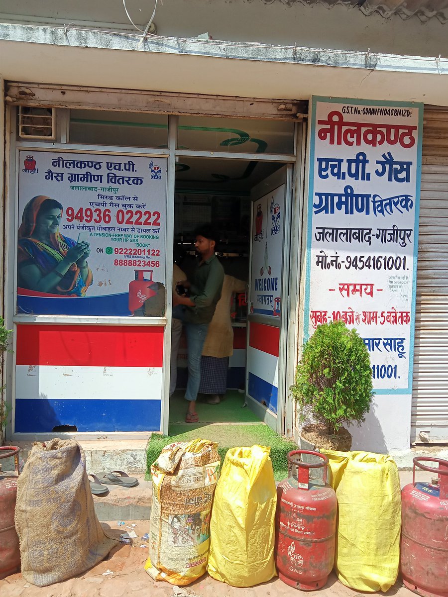 AmardevMaurya's tweet photo. Sir 09.03.26 ka silendar book hai. Kal ka Khali silendar and Paisa ji bhi jama hai. Aaj gas uplobadh hai fir hamko nahi diya ja raha hai. Sir ham railway employee hai. Duty par jana hai
 Gas nahi diya rha hai . Please help me Sir https://t.co/xyxSQ7bXU2