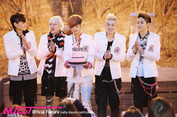 Gee5tar_0908's tweet photo. Happy 14th anniversary to NU'EST!
#뉴이스트_데뷔14주년_축하해
 We're still here, waiting for our spring.
May the next spring we can celebrate together happily ❤️
#NUEST_14TH_ANNIVERSARY https://t.co/DQr1SG9rSR