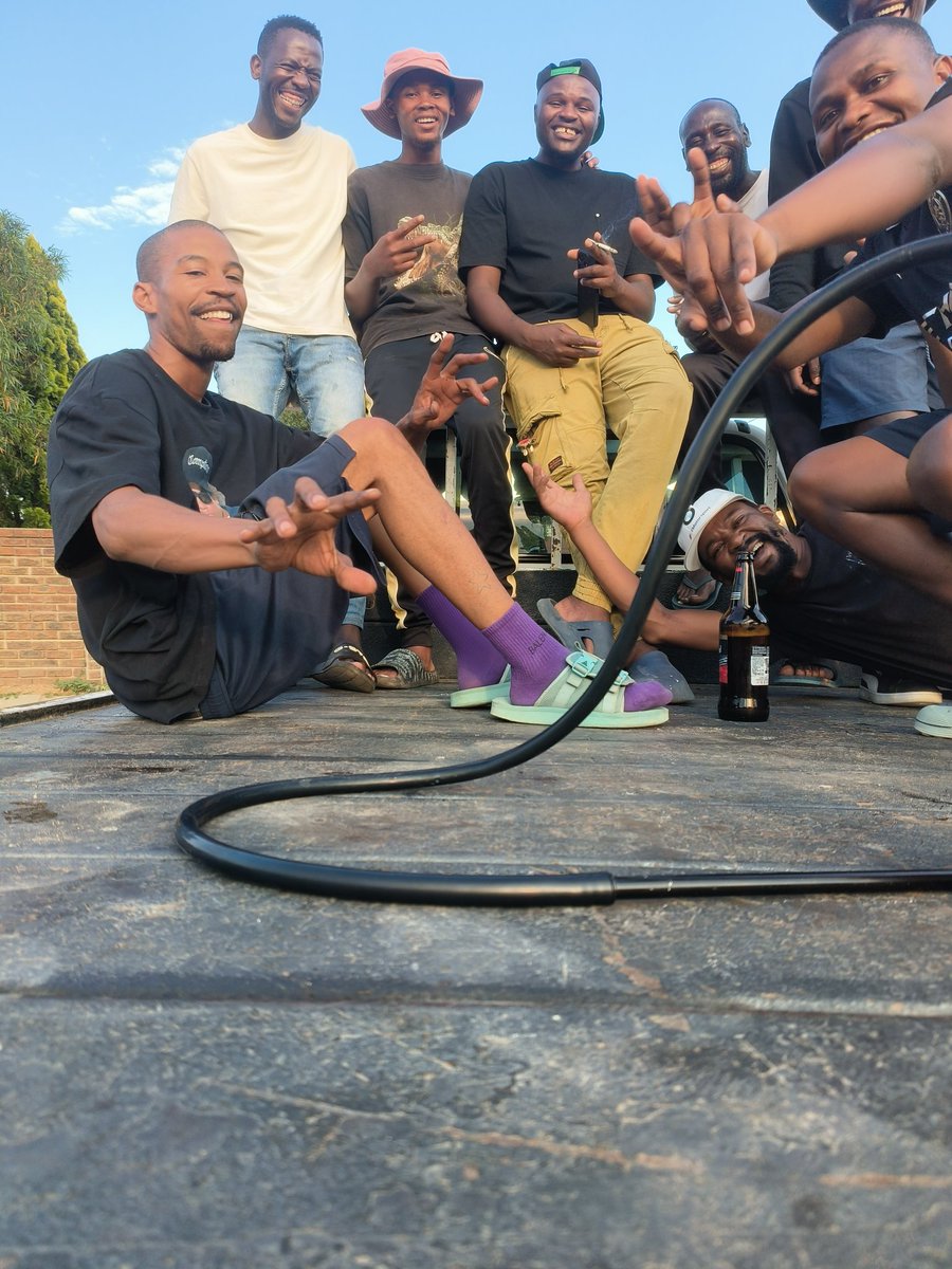 Dj_Prosa's tweet photo. @LeratoPillayZA It's true. This is my Brother brow trouser. The story is true. We once walked together after a lift that couldn't take us straight to Centurion. We Walked shem, from N14/N1 interchange, I was working at House &amp; Home by that time. https://t.co/6kBtqNrUgB