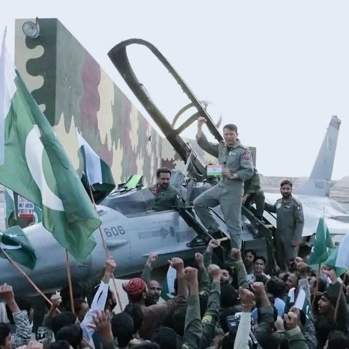 ihsanbashir7515's tweet photo. دولت سے ایٹمی طاقت نہیں بنا جاتا ایٹمی طاقت جذبے سے بنتا ہے 
پاکستان زندا باد https://t.co/nVue6ig4mF
