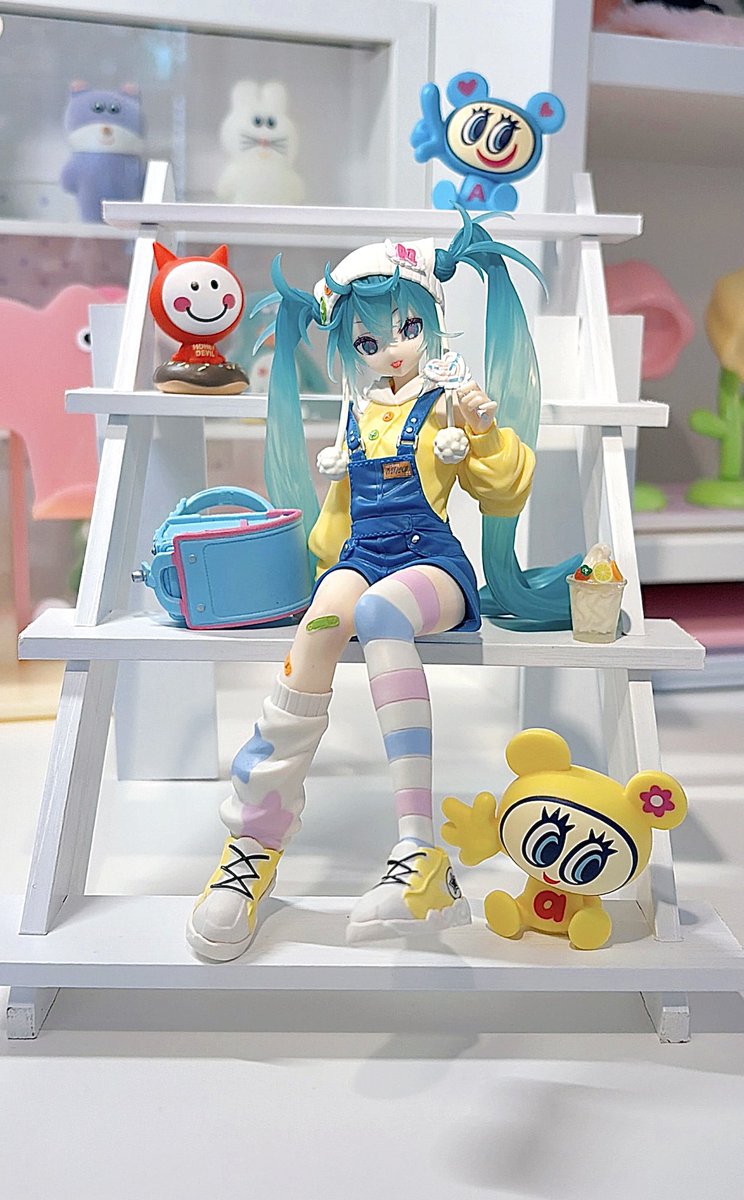 セリアの4段スタンド？のやつぬーストフィギュア飾るのにいいと思うー！