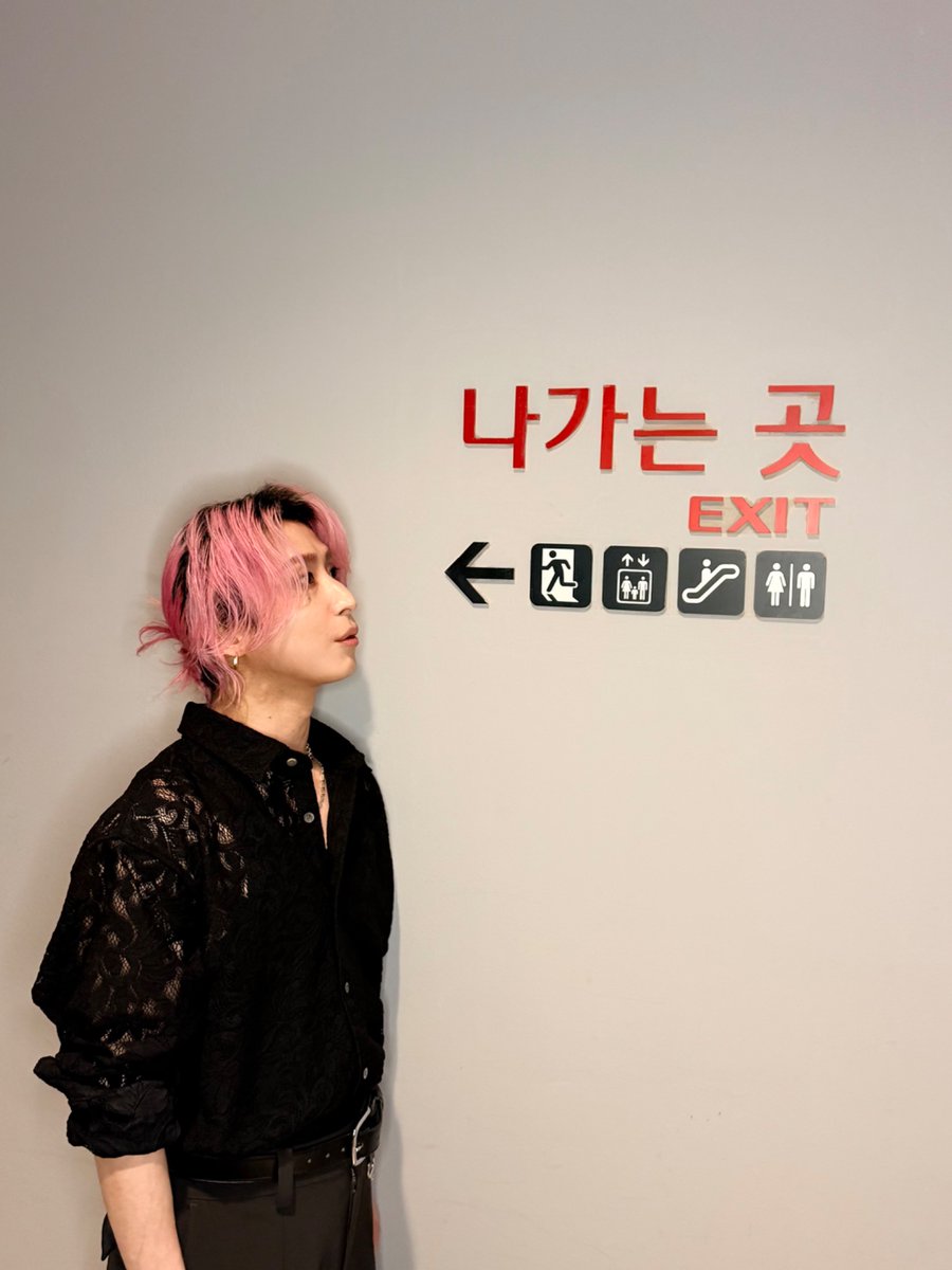 SAK_SAK_SAKUMA's tweet photo. 俺が出口！？
 #映画スペシャルズin韓国 https://t.co/zXFuMcj5jV