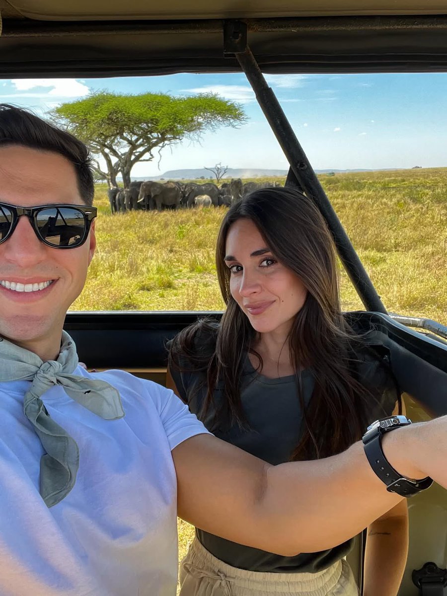 KkunSahNextICT's tweet photo. From the Savanna to "I do." 💍🦁

A 7-day Tanzanian adventure with @TribesGorillaTrekking ended the only way it should have: with a sunset "Yes" on the beach.

📩 info@tribesgorillatrekkingtours.com
📞 +256757291063

#Tanzania #Safari #Travel #Engagement #BucketList #Africa https://t.co/yDUwgZi4ff