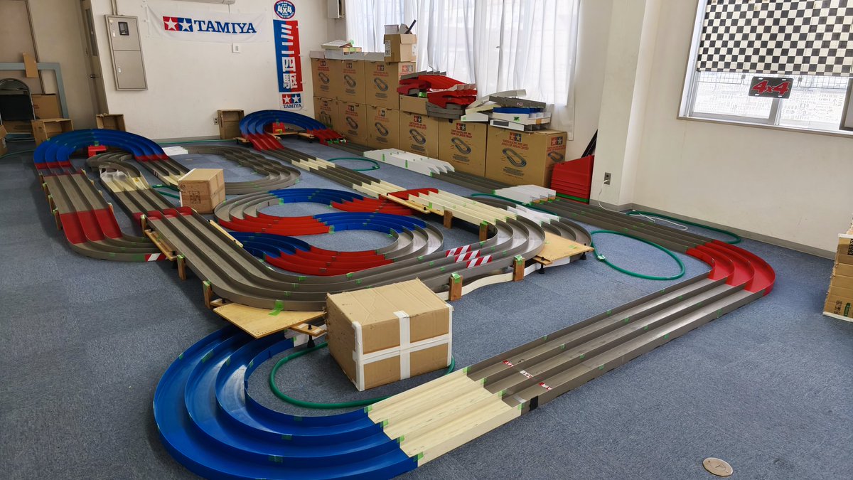 ysmini4garage's tweet photo. 本日は14時半から営業してます。レイアウトを一部変更しました。
15時からは20日開催のウイークエンドレースのエントリー受付開始いたします。参加希望の方はエントリー名記載の上DM下さい。
#ミニ四駆
#ワイズ https://t.co/YmF0QfNuHk
