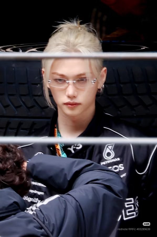 หน้าตาแบบนี้อีก 100 ปีจะมีวนมามั้ยก็ไม่รู้ค่ะ ของดี Stray Kids หน้าน้องหลิกคือศูนย์รวมความแฟนตาซีของโลกใบนี้ ไม่แปลกที่มักเกิ้ลจะชมว่าหน้าเหมือน Game Character ใบหน้าทองคำ สิ่งมหัศจรรย์ของมวลมนุษย์

FELIX F1 CHINESE GRAND PRIX
#FELIX_F1_ChineseGP
#FELIXxAdidas
@f1 <a href="/MercedesAMGF1/">Mercedes-AMG PETRONAS F1 Team</a>