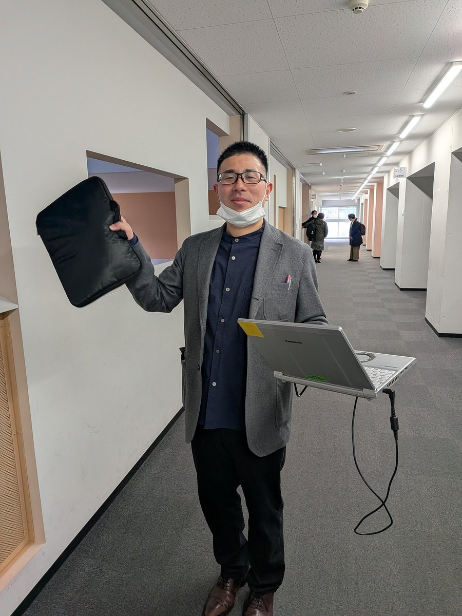 OTrisk1's tweet photo. 大会が終わってお方付け中の大会長です😊 https://t.co/8ArNOYmKg3