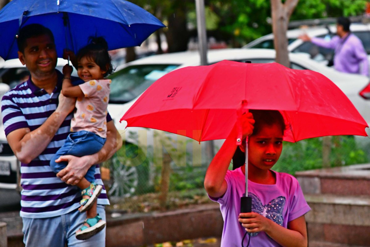 UNI_Photos's tweet photo. In Photos | People carry umbrellas as they walk through Connaught Place in the rain in Delhi. The unexpected showers brought pleasant weather to the national capital. 

📸: Nipun Channa / UNI 
 
#Delhi | #Rain | #Weather | #ConnaughtPlace | #UNI https://t.co/Q1Ln5ZtdBR