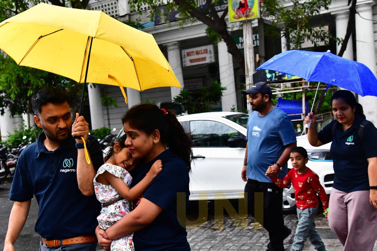 UNI_Photos's tweet photo. In Photos | People carry umbrellas as they walk through Connaught Place in the rain in Delhi. The unexpected showers brought pleasant weather to the national capital. 

📸: Nipun Channa / UNI 
 
#Delhi | #Rain | #Weather | #ConnaughtPlace | #UNI https://t.co/Q1Ln5ZtdBR