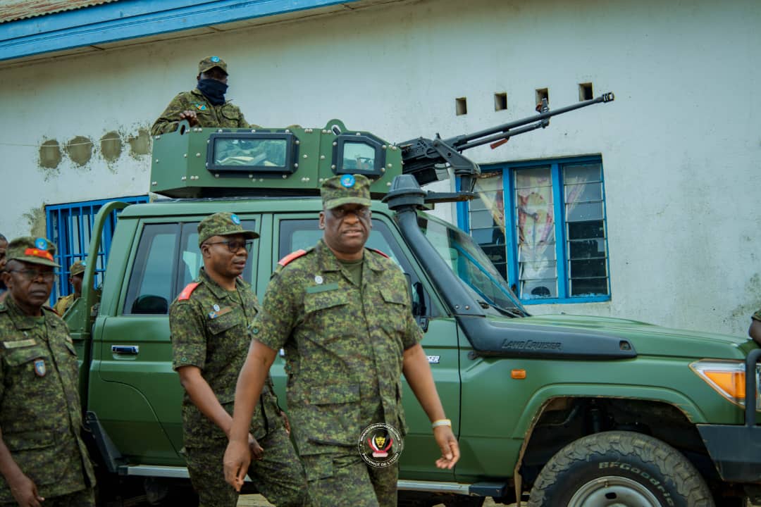 La demande de l'Ouganda en Ituri est un aveu qui ne dit pas son nom.

Pourquoi l'armée ougandaise 🇺🇬 veut-elle la tête du gouverneur militaire congolais de l'Ituri 🇨🇩 ?

Est-ce parce qu'il est trop efficace contre les ADF ? Ou parce qu'il gêne certains "business" et réseaux