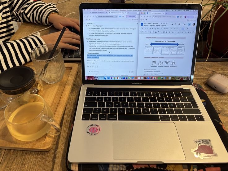 ~auline~ tweet media