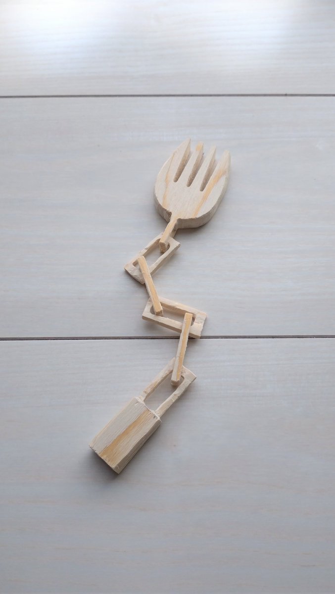 100均で売ってた木を削ってフォークにするやつ、作ってみたら結構時間かかった