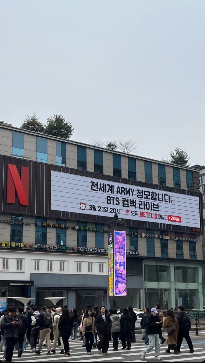 VoteWithARMY's tweet photo. My friend just landed in Korea for BTS’ comeback! https://t.co/uz9HPXE89Q