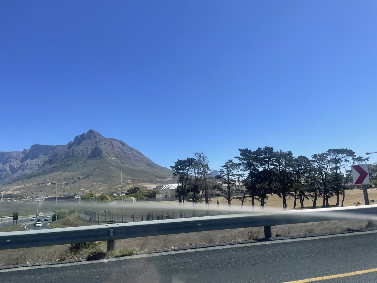 8mocosmoco8's tweet photo. 先週の日曜日にフィリピン🇵🇭から南アフリカ🇿🇦へ移動しました！
ケープタウンに到着してからなぜかずっとお腹壊してて体調不良が続いてましたがやっと回復。。
少しずつ情報発信していきます🐤
#南アフリカ #ケープタウン https://t.co/8pilj8lw0p