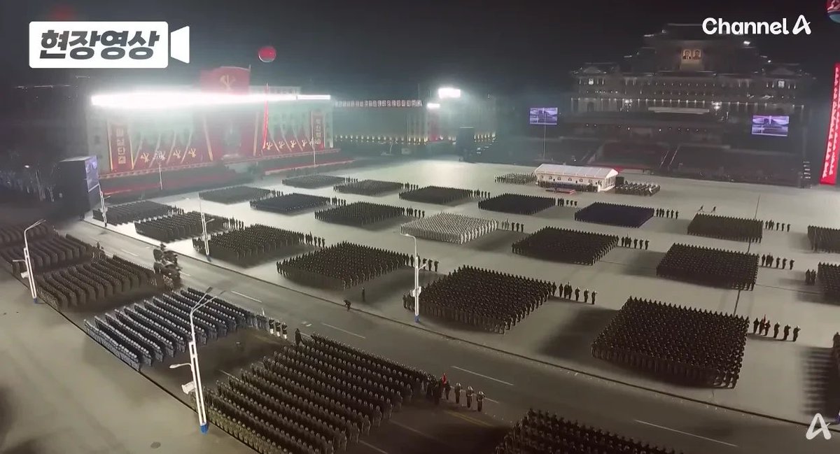 전쟁시작하고 북한열병식 무기싹치움
근데 미국이 한국한테 파병해달라니까
동해상 미사일 발사 
아무래도 이웃사촌이죠