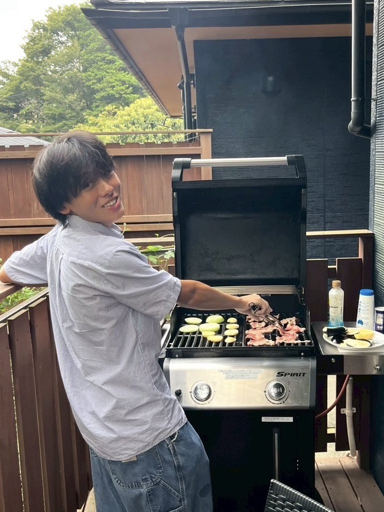 advantage_tt's tweet photo. 2年　はる（経営）

1年前、クールな雰囲気でアドバンに現れたはるだったが今となっては誰よりも先輩に懐く人たらしボーイ🙂 基本はインドアでゲームばかりしているが、テニスは上手いし英語も話せて武器は多め❤️‍🔥でもなんかいつもダラダラしている。ちゃんと先輩になれるのだろうか…🥹

 #春から上智 https://t.co/D7wb2IXYWK