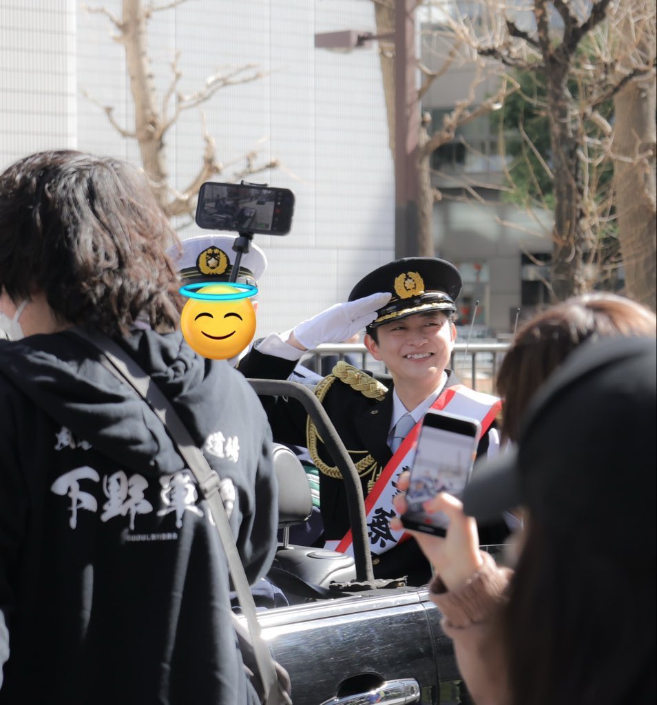 iii_ebi's tweet photo. Hiroshi Shimono appointed as One-Day Police Chief in Tokyo 🚓
The police band even played the Demon Slayer soundtrack 🎧⚡🔥
#kimetsu #DamonSlayer #Zenitsu https://t.co/XQFpkIP8Ai