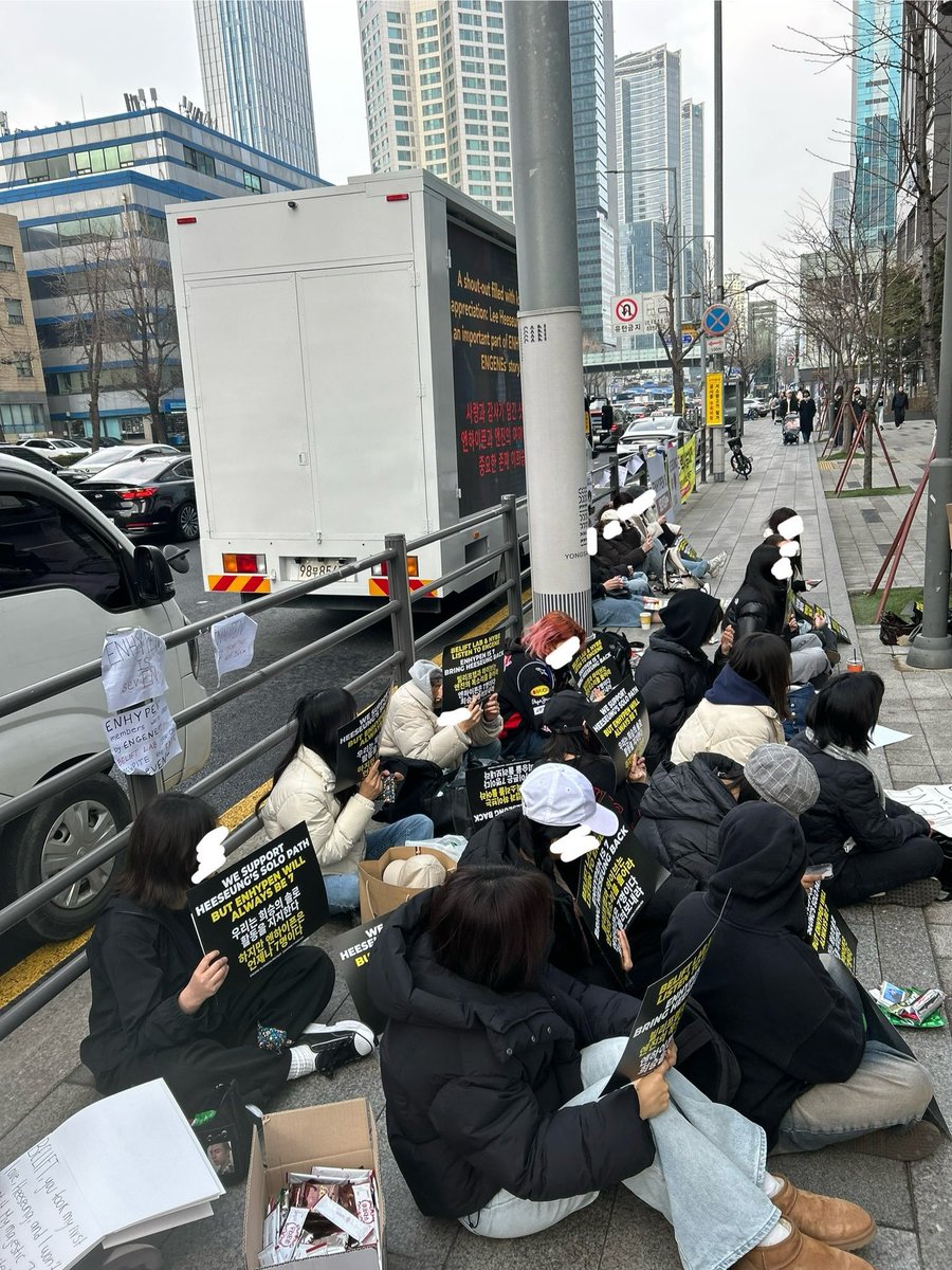 woniemilktea's tweet photo. I'M SO PROUD OF ENGENES! PLEASE BE SAFE MY LOVES 🧡 (photos ctto)

ENHYPENの遺産を悪用しないでください 
#BEACCOUNTABLEBELIFT 
#ENHYPENISSEVEN 
#HEESEUNGSTAYS https://t.co/IeXQhU8BqU