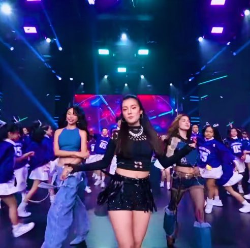 2 different performances, 1 center. The name is Belle Mariano. ✨