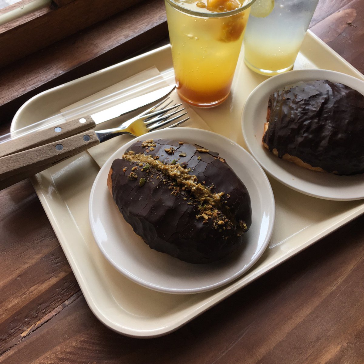 1oveorme's tweet photo. 두바이소금빵 너무맛잇었다…..
맛잇는거(소금빵)+맛있는거(피쵸스프레드) 조합은 실패할수없 https://t.co/CKBpLVvwSo