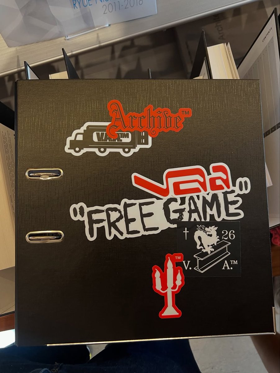 JustFreshKicks tweet media