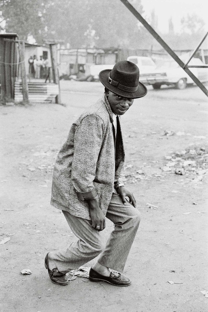 HistorySAZAR's tweet photo. Soweto, 1985. Credit: Santu Mofokeng https://t.co/mR5vQV1kjH