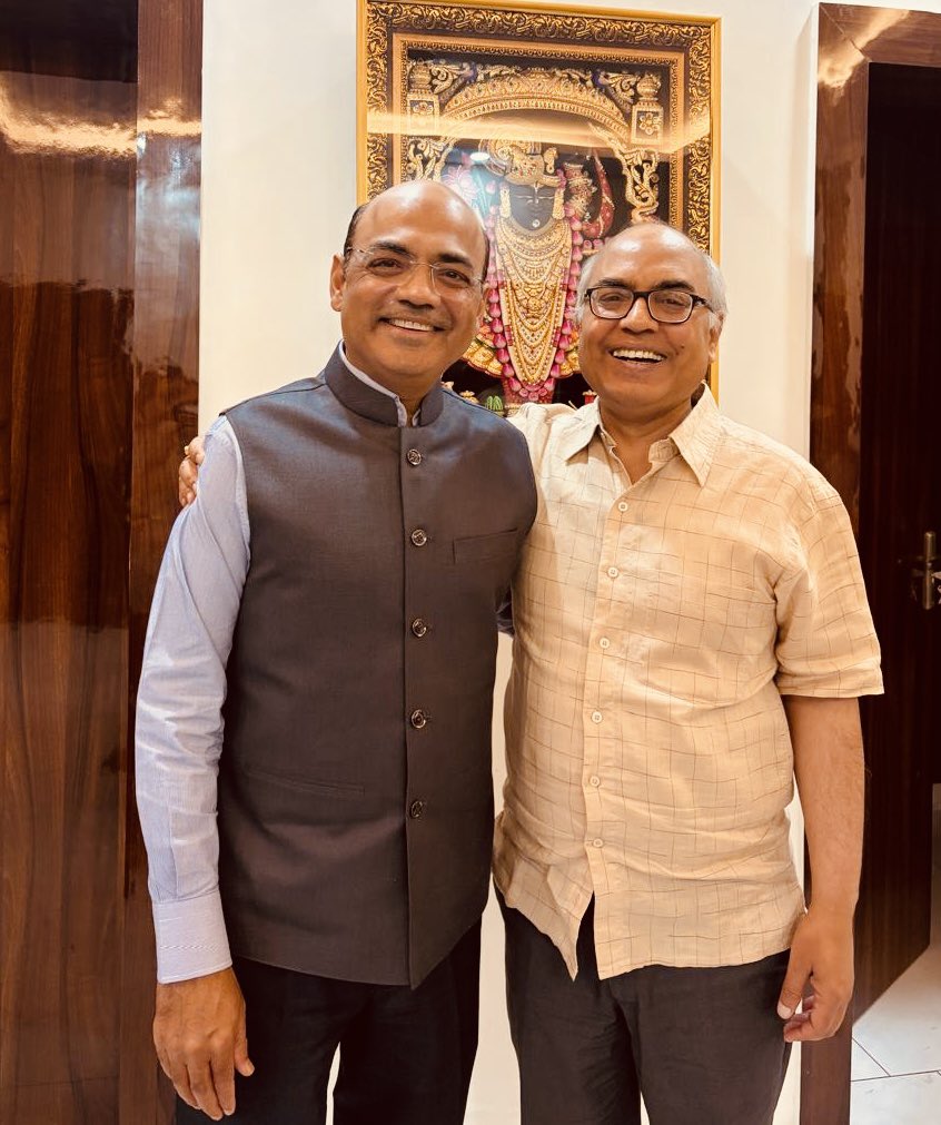 AkhileshIFS's tweet image. Delighted to meet my dear friend &amp;amp; outstanding IFS colleague Manish Gupta, Ambassador-designate to #Ireland and his wife Mrs Nimeesha Gupta, a multi-lingual author. We reviewed vibrant #IndiaIreland ties &amp;amp; 
conveyed our best wishes for their posting in beautiful #Dublin, Ireland.