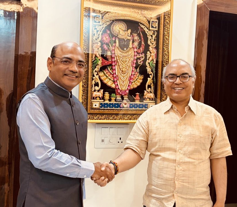 AkhileshIFS's tweet image. Delighted to meet my dear friend &amp;amp; outstanding IFS colleague Manish Gupta, Ambassador-designate to #Ireland and his wife Mrs Nimeesha Gupta, a multi-lingual author. We reviewed vibrant #IndiaIreland ties &amp;amp; 
conveyed our best wishes for their posting in beautiful #Dublin, Ireland.