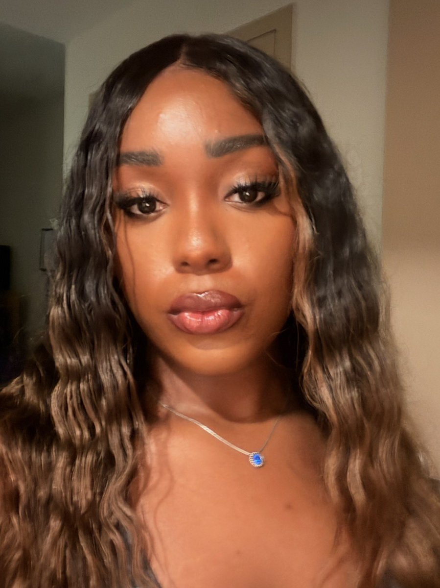 KATingling's tweet photo. So pretty 💋hate when I forgot who tf I am!!!😘🫶 https://t.co/NEGTVQTtxd