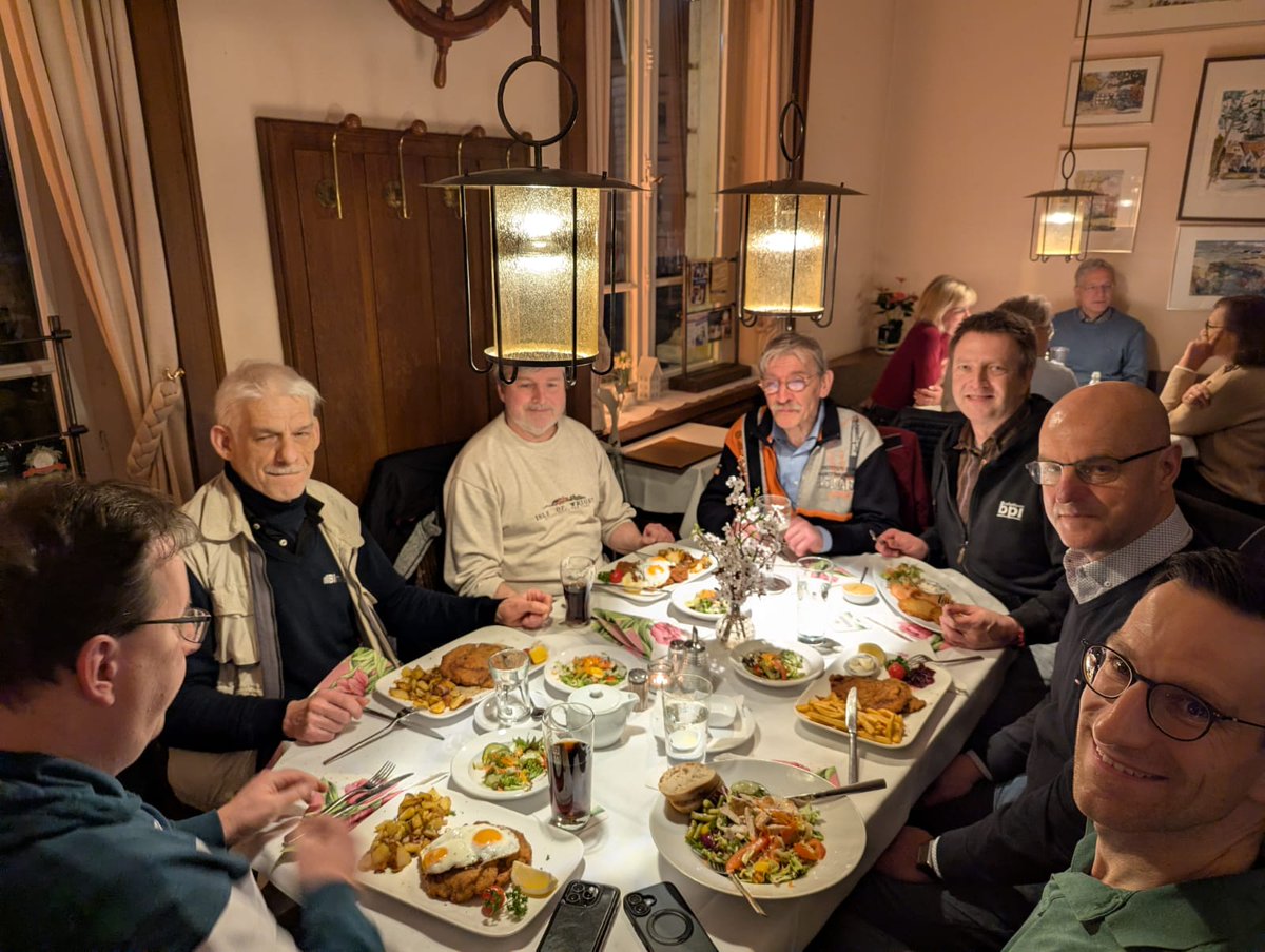 RenPhl2's tweet photo. #Börsenstammtisch in #Bielefeld. Hier die Runde vom letzten Freitag. Der nächste Stammtisch findet am Freitag, den 09.04.2026, um 19 Uhr statt. Neue wie alte Gesichter sind herzlich willkommen. Den Ort gibt es Nachfrage via direkter Nachricht. https://t.co/A3i48m434P