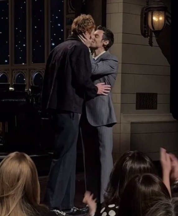 harry jamais ficaria com um homem baixo!