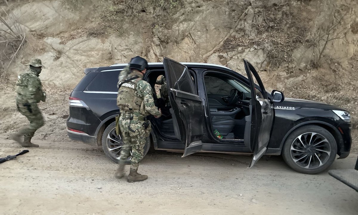 luznoticiasmx's tweet image. #marina asegura camioneta con armas largas y equipo táctico en la zona serrana entre #ElFuerte y #choix