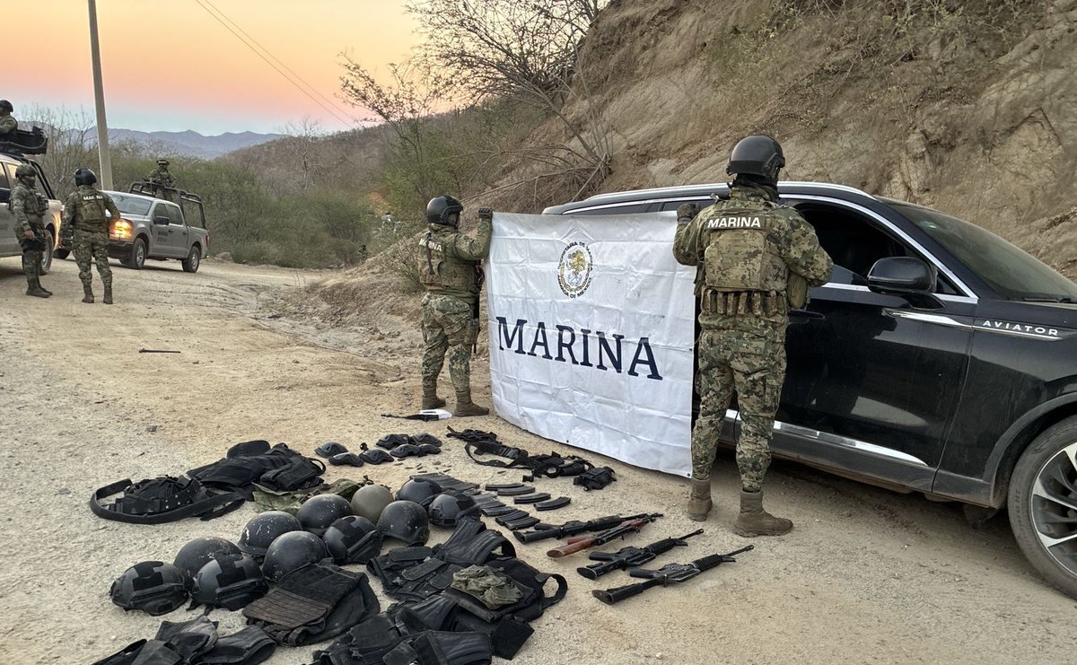 luznoticiasmx's tweet image. #marina asegura camioneta con armas largas y equipo táctico en la zona serrana entre #ElFuerte y #choix