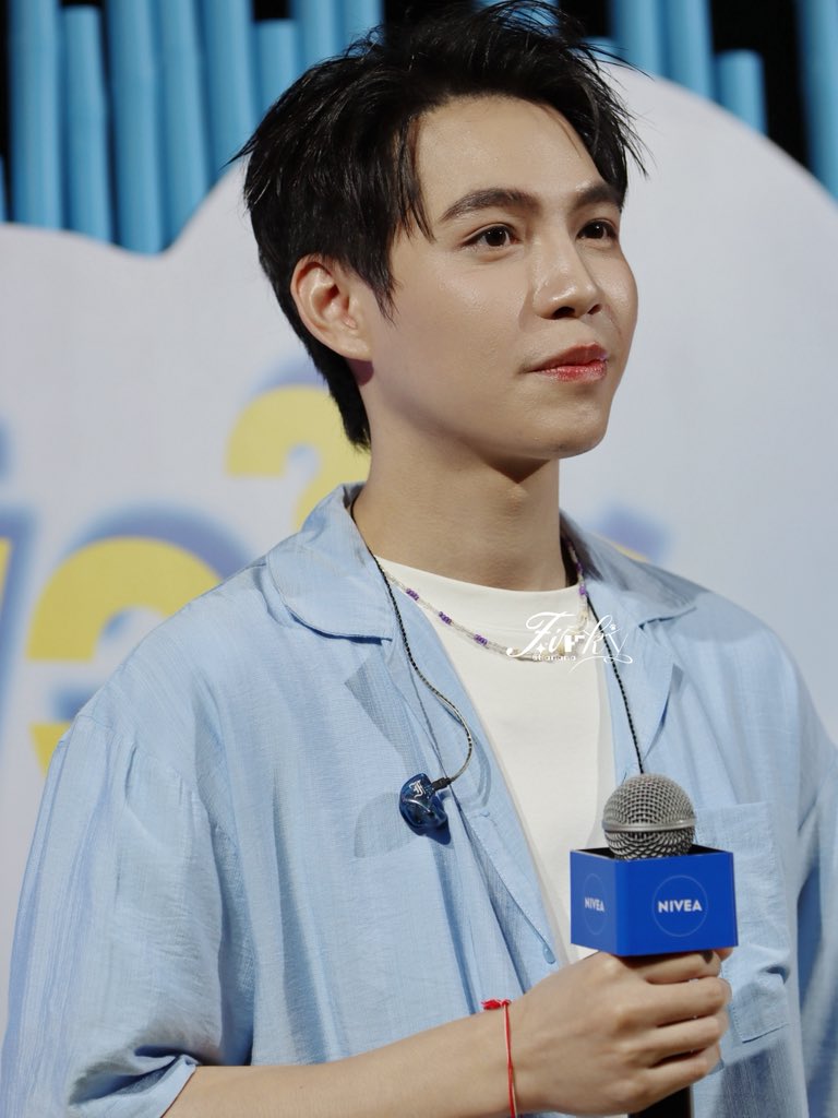 FIRSTKHAOTUNG NIVEA PARTY

#NIVEAxFIRSTKHAOTUNG
#FirstKanaphan