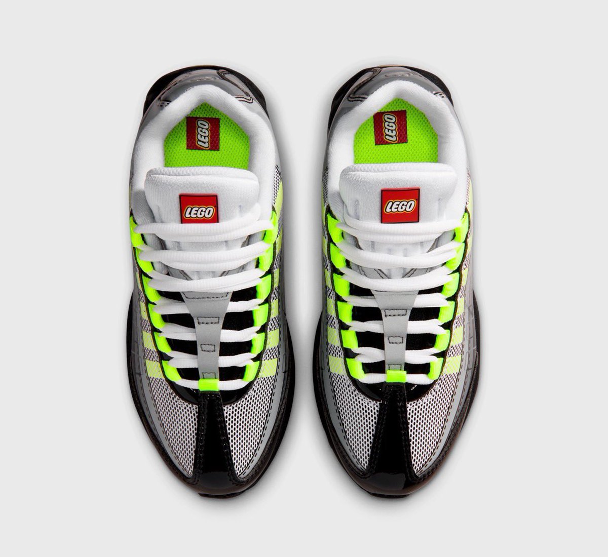 JustFreshKicks tweet media