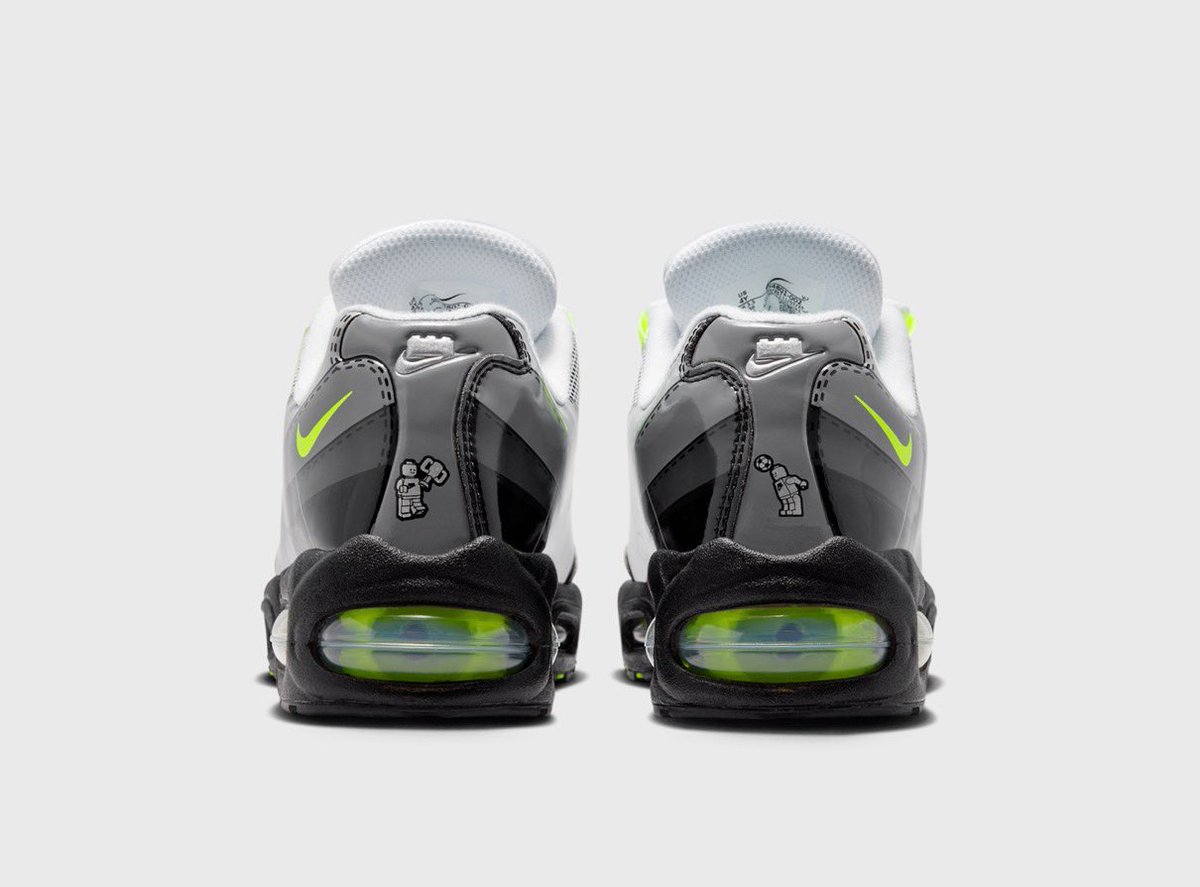 JustFreshKicks tweet media