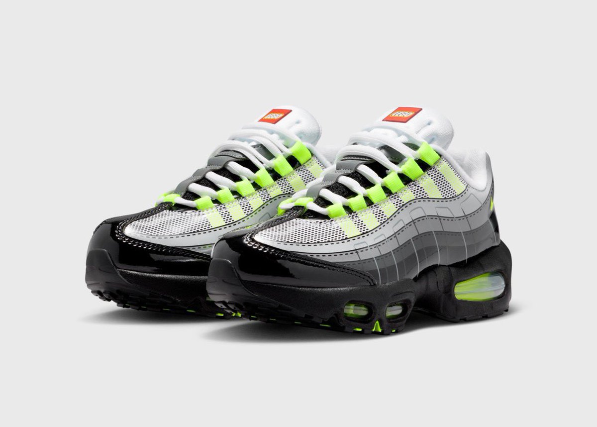 JustFreshKicks tweet media