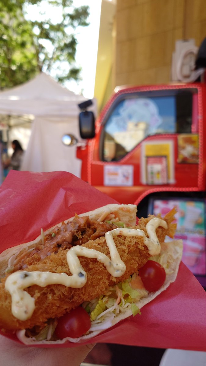 5h1no61_9664's tweet photo. ミッションコンプリート！
ばくたんミュージアムは展示に囲まれて食べれるのが新鮮でよかった！
白熊堂さん！最高のかき氷日和で美味しくいただけました……🍤(何気にアヘエビ氷は初)
ケバブキングさんのアヘエビケバブサンドはでかすぎて食べ方わからんすぎ！！！うまうま！
#名取爆誕 https://t.co/Y2C6m0v0Yp