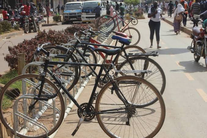 KCCA is boosting Kampala’s transport with electric buses 🚍⚡—partnering with the Ministry of Works and Railways to promote cleaner travel and encourage a shift back to public transport, cycling, and other eco-friendly options.  #WhyUgDecidedM7 #Başakşehir #Sinnapi #OLMPOP2026