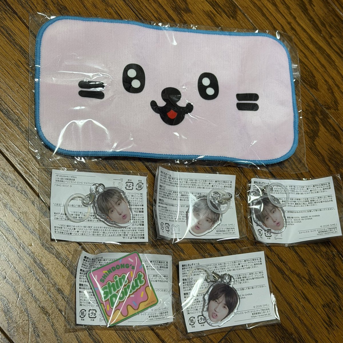 SUPERJUNIOR SJ Market 交換
【譲】写真のもの
イェソン　シンドン　ウニョク　リョウク
【求】Market 購入特典トレカ→ヒチョル
　　タオル　めじるしチャーム→キュヒョン　

郵送希望です📮
よろしくお願いいたします🙇‍♀️