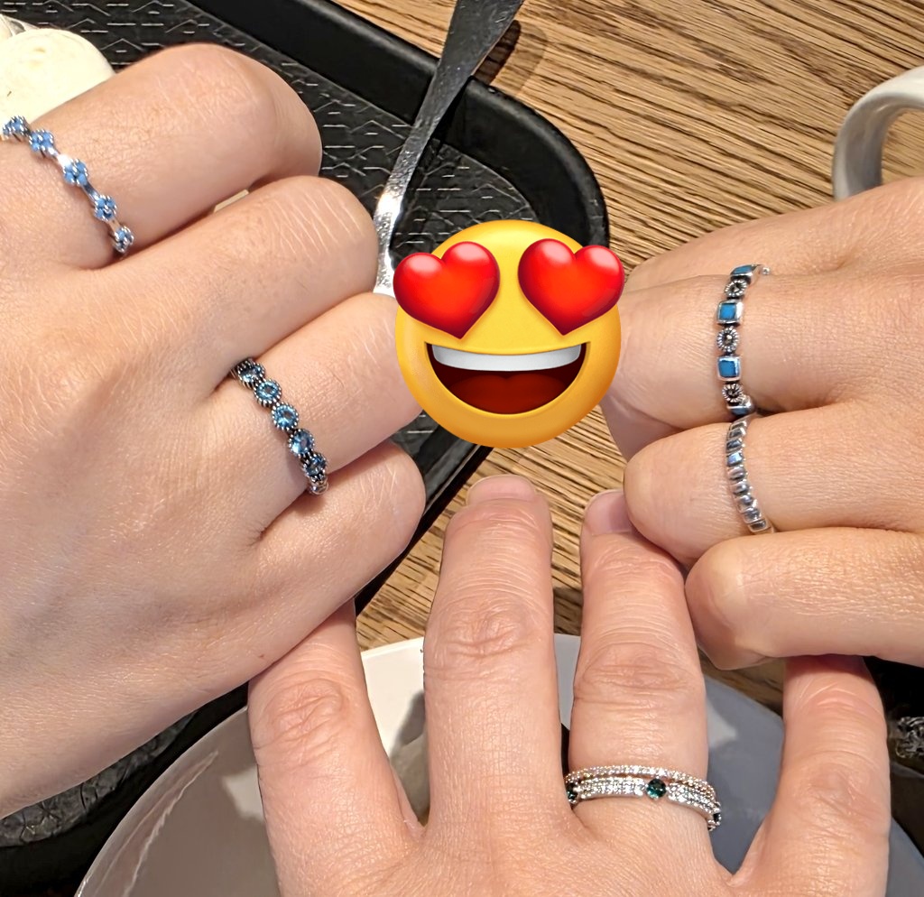 j_yunki0309's tweet photo. @INeedYouRun 달빛언니 삥뜯기 케케
이쁜 반지 코마워용
@minshup_bts 민슙과 셋이 민윤기 고소단 3월정기모임ㅋㅋㅋㅋ https://t.co/6NdGnsda7q