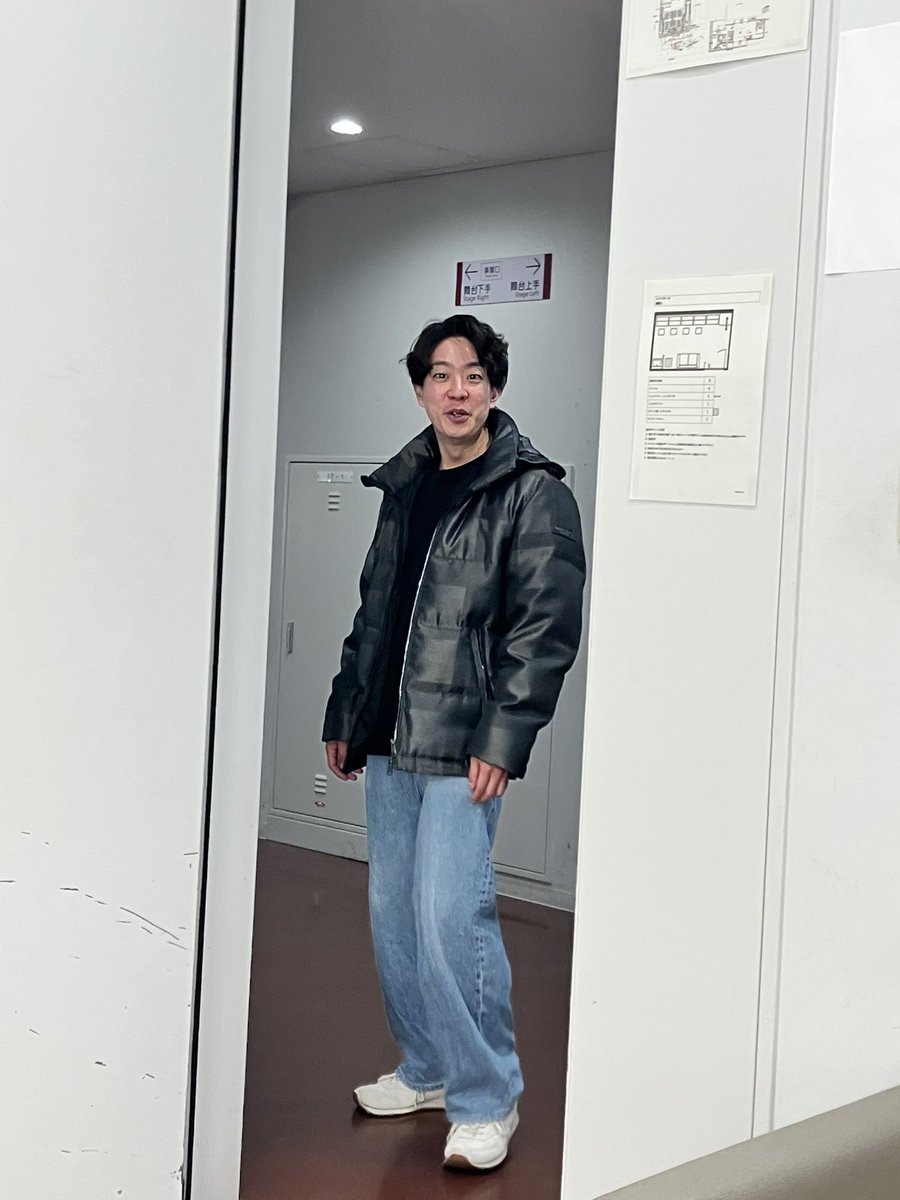omaaaaatsu's tweet photo. ええないっぱい稼げて〜って言うたら、
吉本に入らなかったことを悔やむんだな。このダウン10万　って去ってった。中の綿抜いてクソ詰め込んだります。 https://t.co/IWW2AYrryV