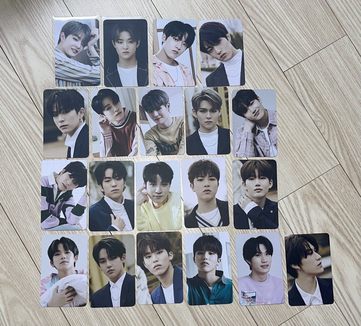 1uoi7e6's tweet photo. 트레저 웰커밍 특전 포카 양도

일괄 3

개별 옵챗 or DM 제시
https://t.co/dzTMtdGBVk

아사히 소정환 윤재혁 준규 박정우 도영 박지훈 요시 최현석 하루토 #treasure hyunsuk jihoon yoshi jaehyuk asahi doyoung haruto jeongwoo junghwan WTS 포카 sell 시그 trading bulk 양도 와셀 위버스 https://t.co/G4Ikvwr09i