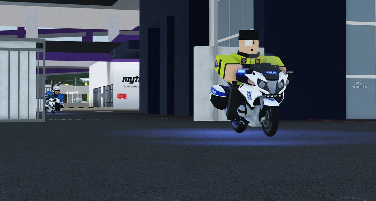 PootisRoyce's tweet photo. Day 1: 
Yesterday at about 10pm, I had the honour of witnessing a joint training between MYSverse Polis JSPT and Korlantas POLRIRBX, aimed at improving member quality and strengthening inter-agency relations within the Roblox policing community. https://t.co/tTp0DD0yG6