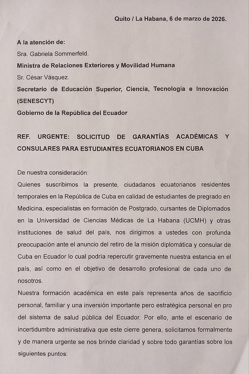 alexaodoc's tweet photo. Necesitamos Respuestas por parte del Gobierno y la SENECYT que van hacer con los profesionales de salud que vamos a servir al Ecuador @DanielNoboaOk  @BecasSenescyt @gabisommerfeld @lahoraecuador @LaPosta_Ecu @mjpintoec @Salud_CZ7 @Salud_Ec https://t.co/xtIQKVAAm5