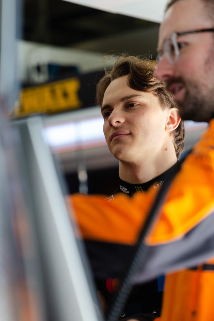 Final run downs before heading to the grid 📊

#McLarenF1 | #ChineseGP 🇨🇳
