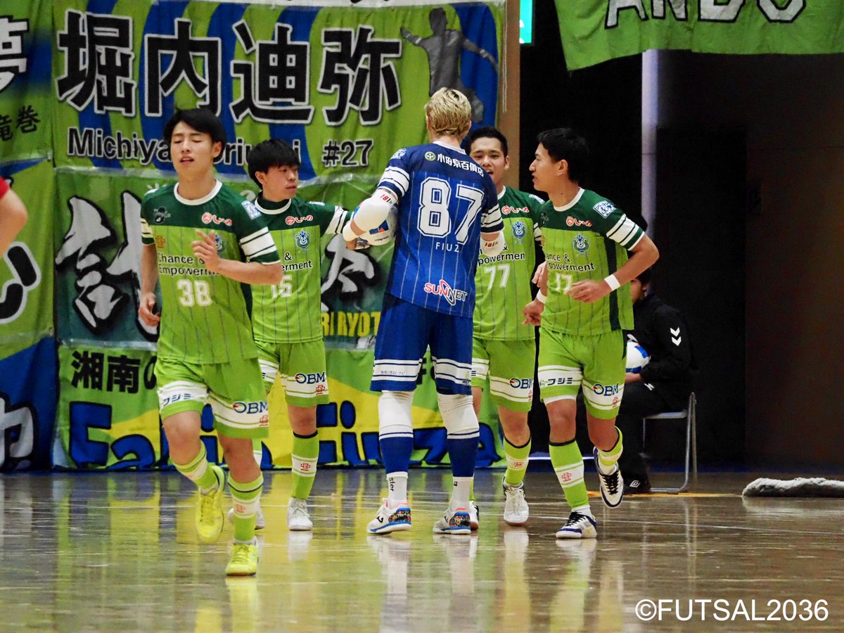 futsal2036's tweet photo. 【FT】
#全日本フットサル 選手権大会 2回戦

#湘南ベルマーレ 3-2 (2-0) #ロボガトフットサルクラブ

3' 内村(湘南)
7' 堀内(湘南)
33' 内村(湘南)
37' 今野(ロボガト)
39' 今野(ロボガト)

#全日本フットサル選手権
@SBFC_OFFICIAL https://t.co/lwSB8udVuw